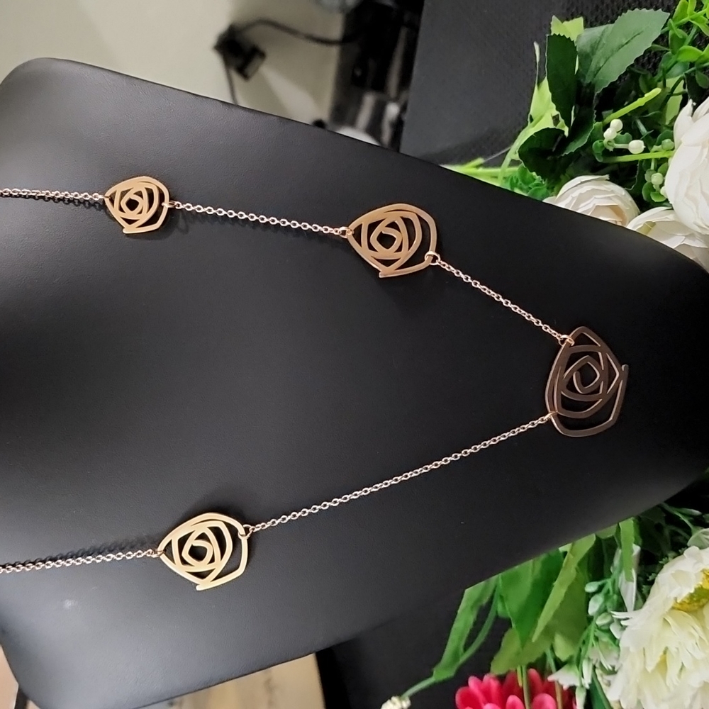 Women's Stainles Steel NECKLACE with flower designs
